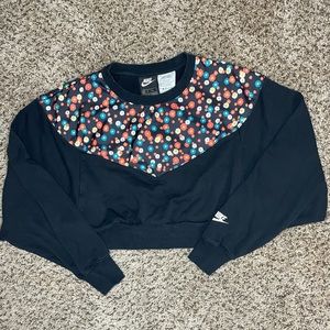 nike floral cropped sweatshirt